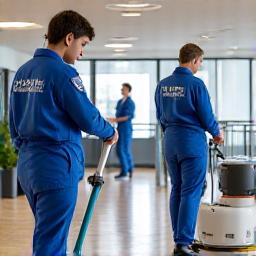 Team di Zenit Splendente al lavoro con attrezzature professionali